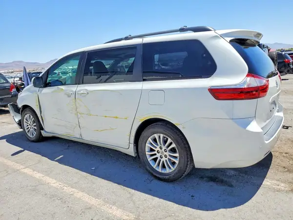 5TDYZ3DC9HS898783 2017 TOYOTA SIENNA - Image 2