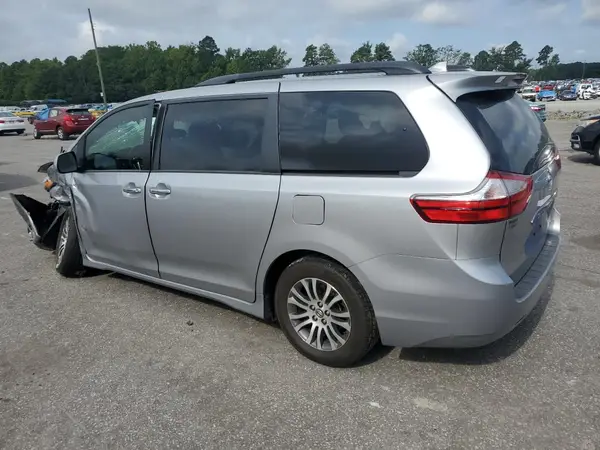 5TDYZ3DC9JS901350 2018 TOYOTA SIENNA - Image 2