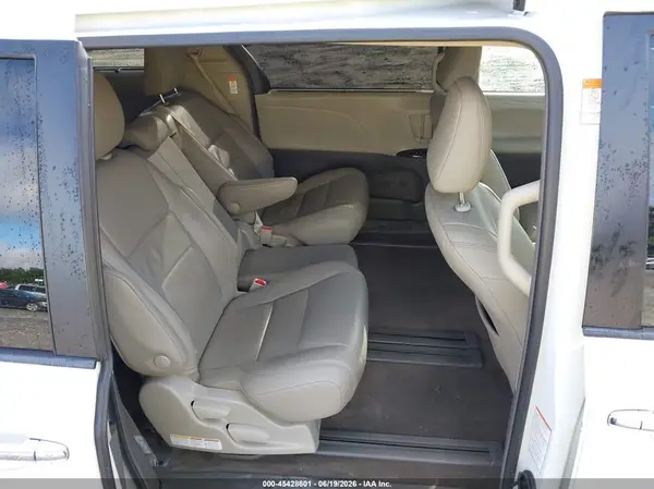 5TDYZ3DC9JS902630 2018 TOYOTA SIENNA - Image 8