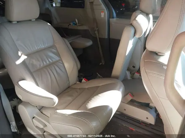 5TDYZ3DC9JS907715 2018 TOYOTA SIENNA - Image 8