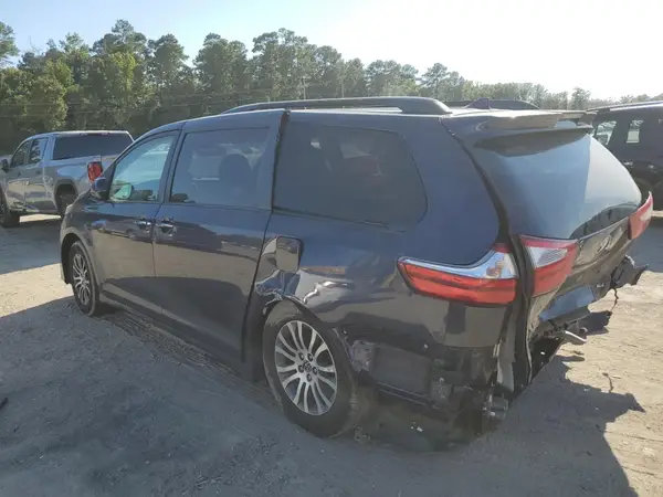 5TDYZ3DC9JS908900 2018 TOYOTA SIENNA - Image 2