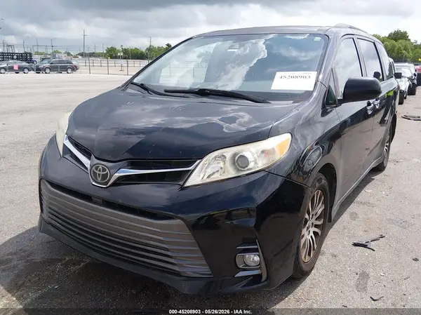 5TDYZ3DC9JS908976 2018 TOYOTA SIENNA - Image 2