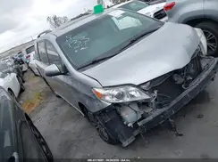 5TDYZ3DC9JS910226 2018 TOYOTA SIENNA
