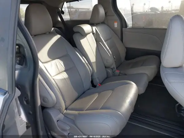5TDYZ3DC9JS910226 2018 TOYOTA SIENNA - Image 8