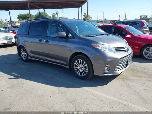 5TDYZ3DC9JS910954 2018 TOYOTA SIENNA - Image 1