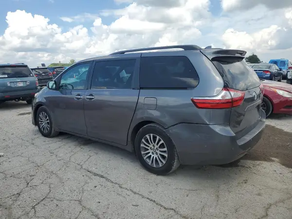5TDYZ3DC9JS913742 2018 TOYOTA SIENNA - Image 2