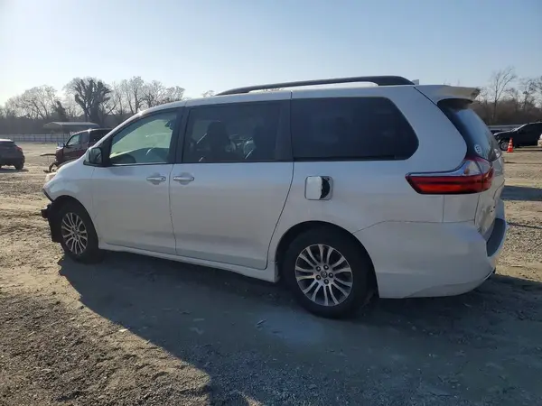 5TDYZ3DC9JS914499 2018 TOYOTA SIENNA - Image 2