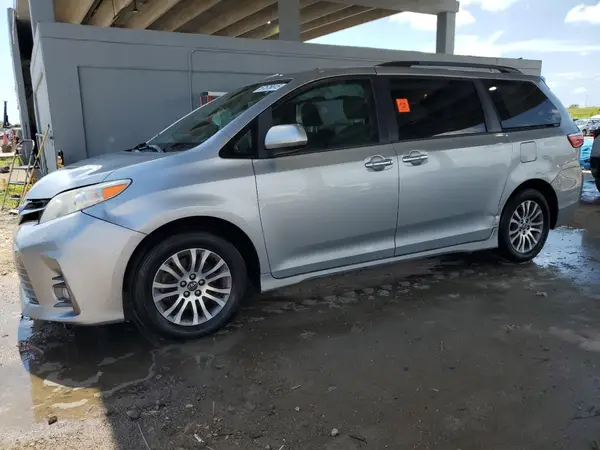 5TDYZ3DC9JS916091 2018 TOYOTA SIENNA - Image 1