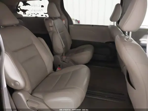 5TDYZ3DC9JS918343 2018 TOYOTA SIENNA - Image 8