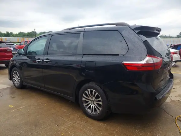 5TDYZ3DC9JS919539 2018 TOYOTA SIENNA - Image 2