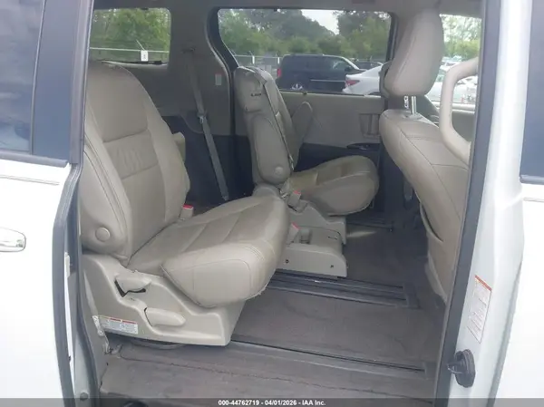 5TDYZ3DC9JS922585 2018 TOYOTA SIENNA - Image 8