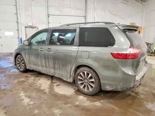 5TDYZ3DC9JS924515 2018 TOYOTA SIENNA - Image 2