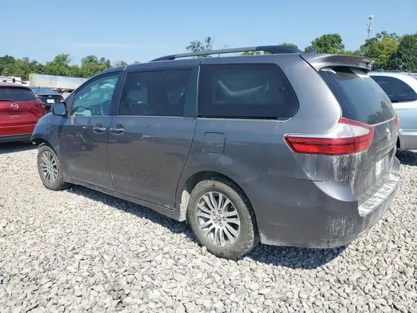 5TDYZ3DC9JS924854 2018 TOYOTA SIENNA - Image 2