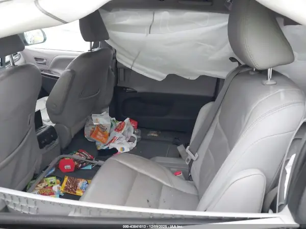 5TDYZ3DC9JS925387 2018 TOYOTA SIENNA - Image 8