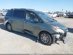 5TDYZ3DC9JS933814 2018 TOYOTA SIENNA