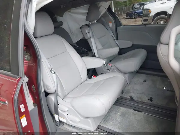 5TDYZ3DC9JS939404 2018 TOYOTA SIENNA - Image 8