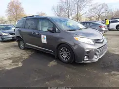 5TDYZ3DC9JS939502 2018 TOYOTA SIENNA