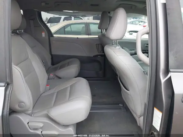 5TDYZ3DC9JS941296 2018 TOYOTA SIENNA - Image 8
