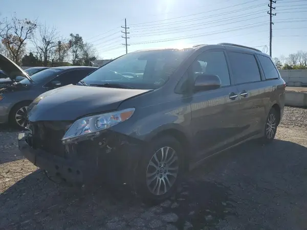 5TDYZ3DC9JS943145 2018 TOYOTA SIENNA - Image 1