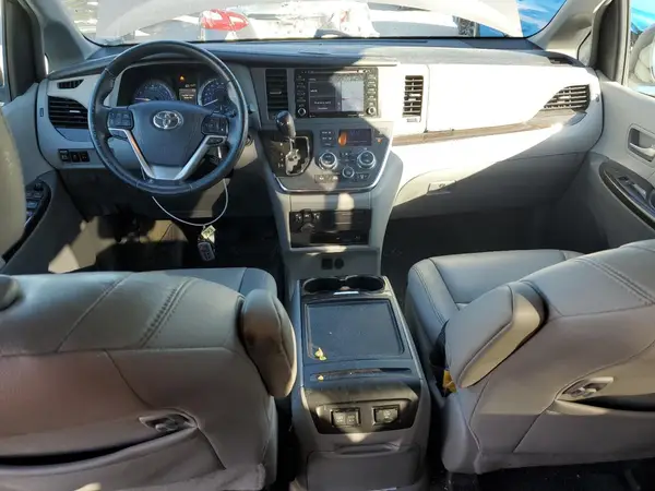 5TDYZ3DC9JS943145 2018 TOYOTA SIENNA - Image 8
