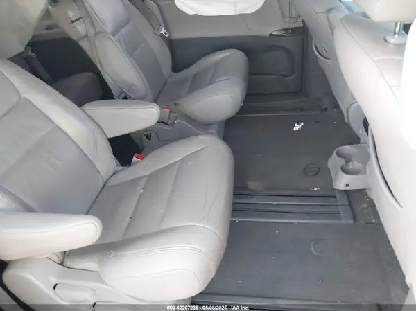 5TDYZ3DC9JS949804 2018 TOYOTA SIENNA - Image 8