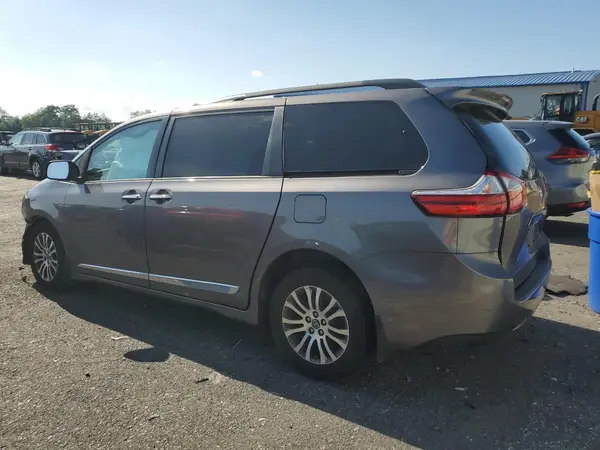 5TDYZ3DC9JS949947 2018 TOYOTA SIENNA - Image 2