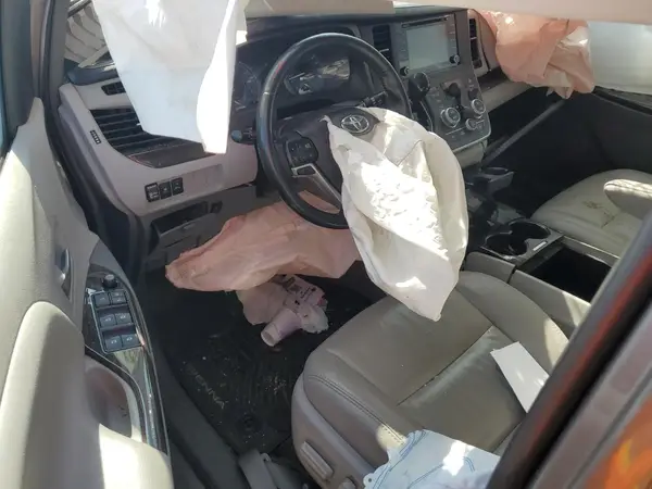5TDYZ3DC9JS949947 2018 TOYOTA SIENNA - Image 8