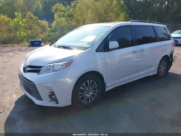 5TDYZ3DC9JS956753 2018 TOYOTA SIENNA - Image 2