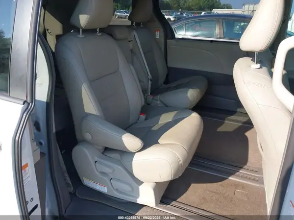 5TDYZ3DC9JS956753 2018 TOYOTA SIENNA - Image 8