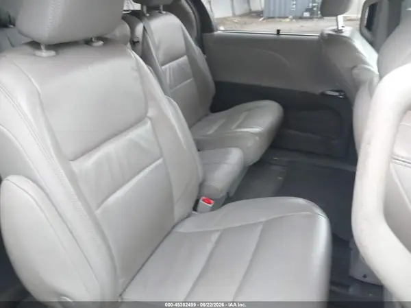 5TDYZ3DC9JS960141 2018 TOYOTA SIENNA - Image 8