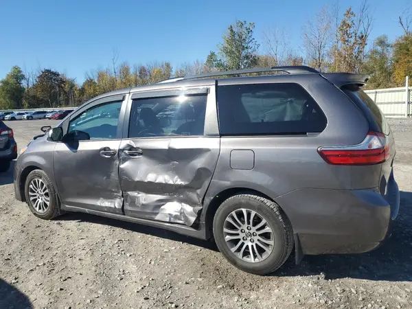 5TDYZ3DC9JS960480 2018 TOYOTA SIENNA - Image 2