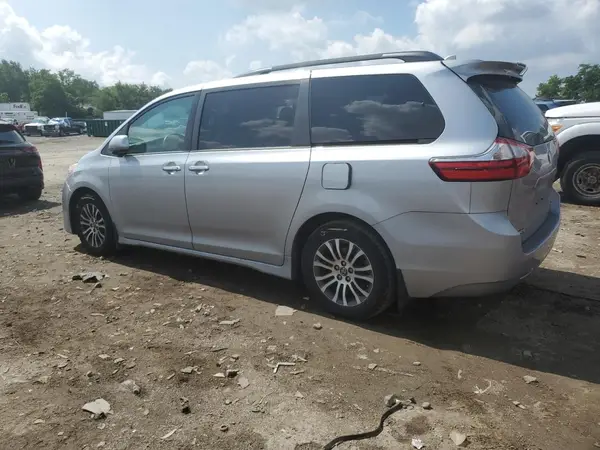 5TDYZ3DC9JS965369 2018 TOYOTA SIENNA - Image 2