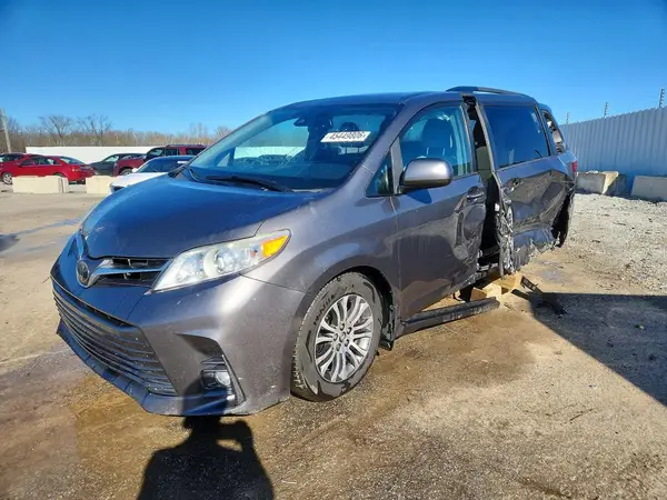 5TDYZ3DC9JS965842 2018 TOYOTA SIENNA - Image 1