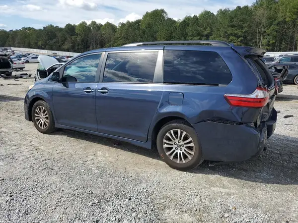 5TDYZ3DC9KS004627 2019 TOYOTA SIENNA - Image 2