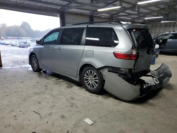 5TDYZ3DC9KS006202 2019 TOYOTA SIENNA - Image 2