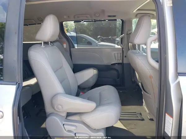 5TDYZ3DC9KS017622 2019 TOYOTA SIENNA - Image 8