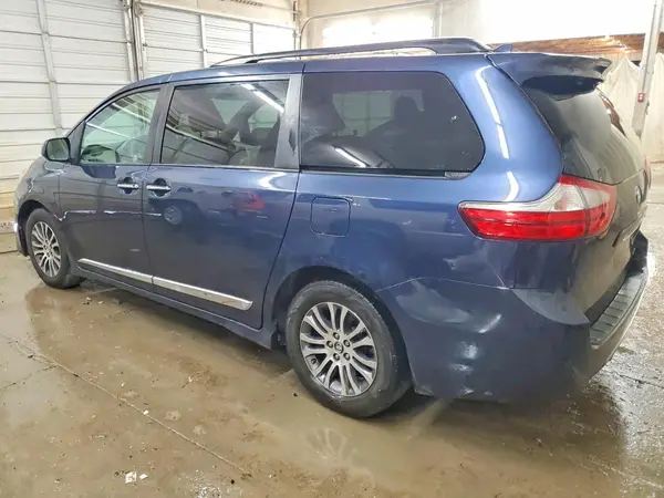 5TDYZ3DC9KS020018 2019 TOYOTA SIENNA - Image 2