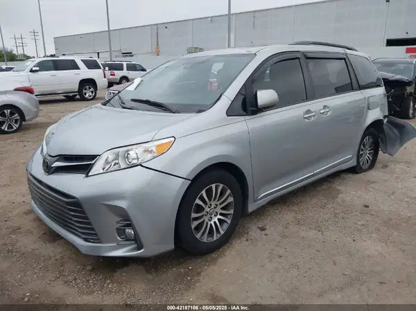 5TDYZ3DC9KS966104 2019 TOYOTA SIENNA - Image 2