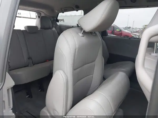 5TDYZ3DC9KS966104 2019 TOYOTA SIENNA - Image 8
