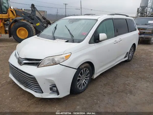 5TDYZ3DC9KS972744 2019 TOYOTA SIENNA - Image 2