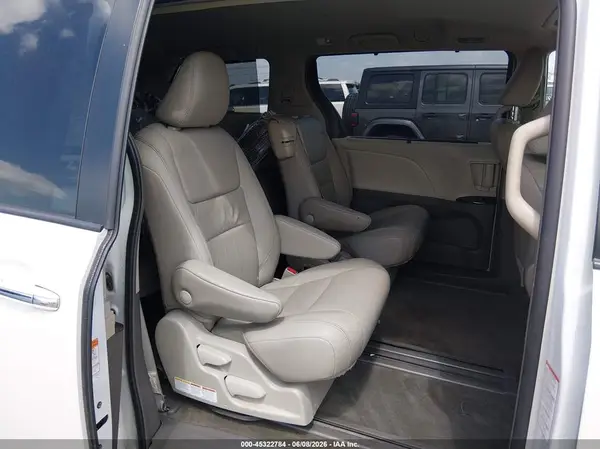 5TDYZ3DC9KS980469 2019 TOYOTA SIENNA - Image 8