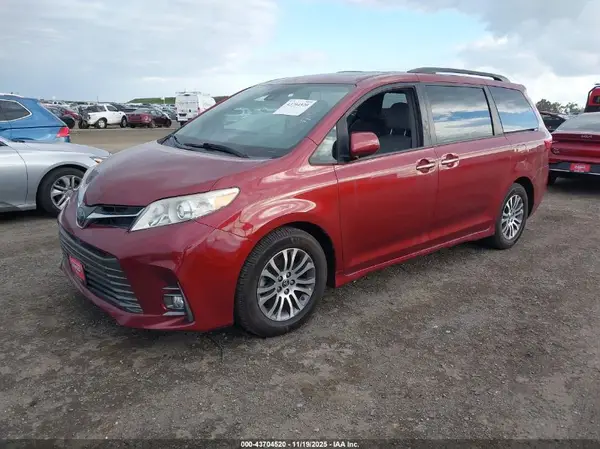 5TDYZ3DC9KS980973 2019 TOYOTA SIENNA - Image 2