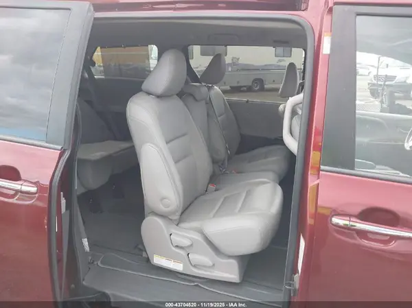 5TDYZ3DC9KS980973 2019 TOYOTA SIENNA - Image 8