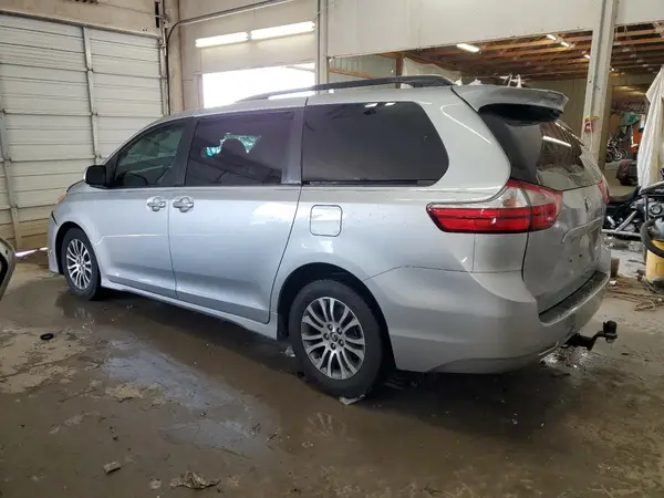 5TDYZ3DC9KS982805 2019 TOYOTA SIENNA - Image 2