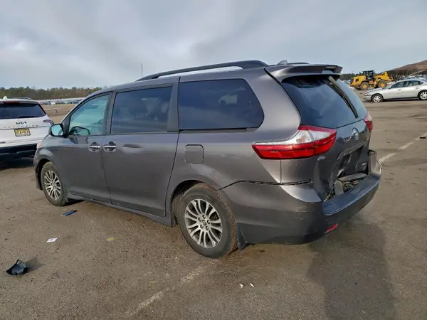 5TDYZ3DC9KS982836 2019 TOYOTA SIENNA - Image 2