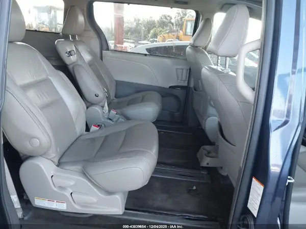 5TDYZ3DC9KS983579 2019 TOYOTA SIENNA - Image 8