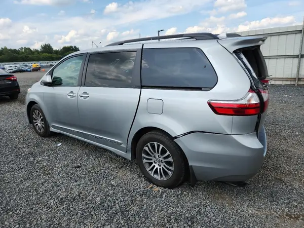 5TDYZ3DC9KS984487 2019 TOYOTA SIENNA - Image 2