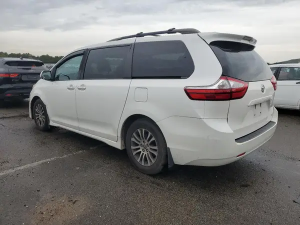 5TDYZ3DC9KS990029 2019 TOYOTA SIENNA - Image 2