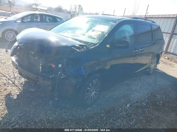 5TDYZ3DC9KS995408 2019 TOYOTA SIENNA - Image 2