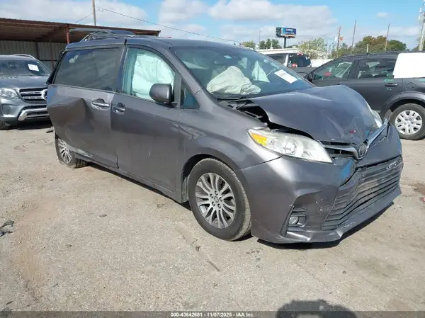 5TDYZ3DC9KS997532 2019 TOYOTA SIENNA - Image 1